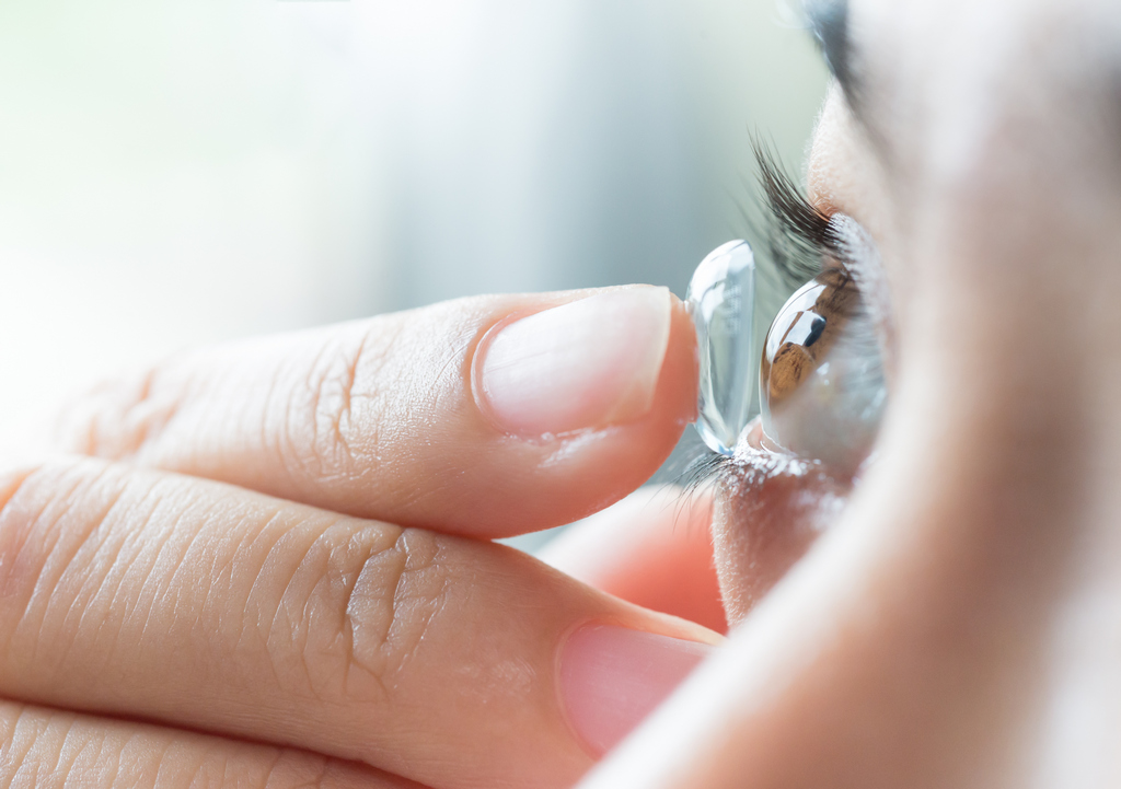 Discomfort  contact lenses For Dry eye syndrome